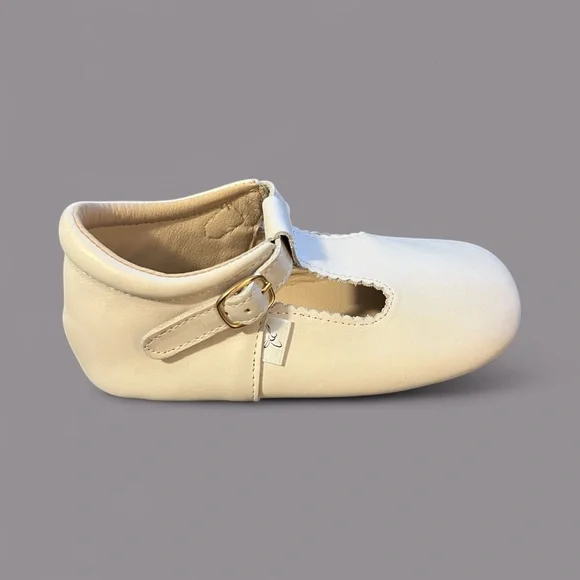 “Little Love Bug”Classic Cream Kids Shoes - Picture 7 of 9